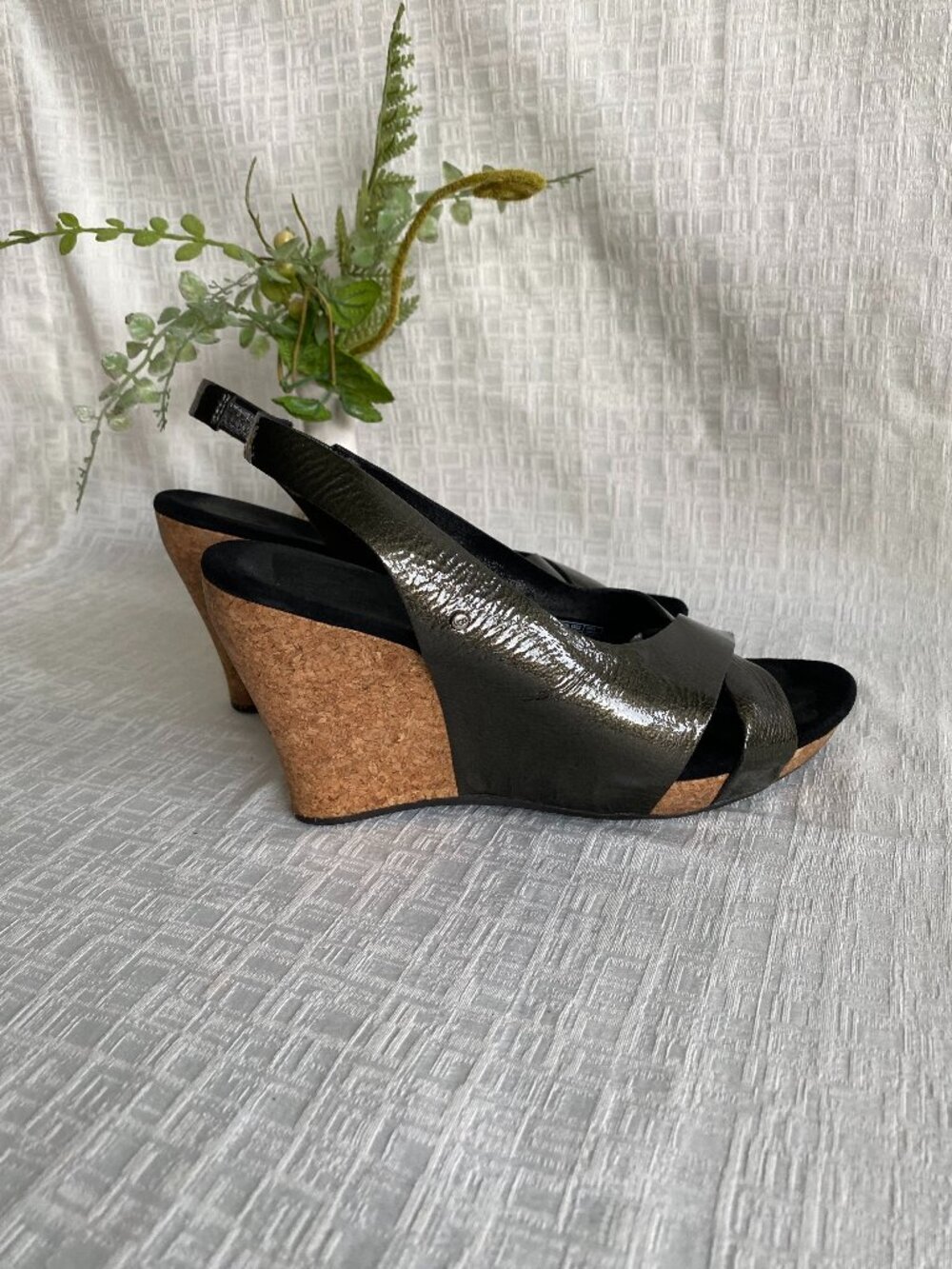 Ugg Hazel Leather Pewter Cork Wedge Sandals Criss Cross Peep Toe Sling back Sz 7